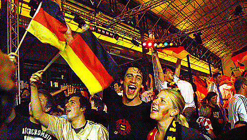 Deutschland-Fans in der Schrannenhalle. Deutschland-Fans in der Schrannenhalle.