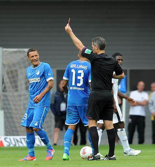 Neben dem Spiel verlor Hoffenheim auch 2 Spieler mit gelb-rot. Der eingewechselte Salihovic benötigte ganze 4 Minuten für seine gelb-rote Karte in der 70 Minute. 3 Minuten später durfte auch Schröck mit der Ampelkarte vorzeitig duschen gehen.