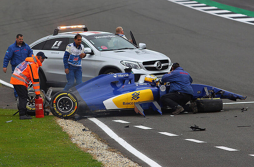 Rund 20 Minuten vor dem Ende der Session sorgte Sauber-Pilot Marcus Ericsson mit einem Crash für eine Schrecksekunde. Der Schwede verlor die Kontrolle über seinen Wagen und krachte in die Streckenbegrenzung.