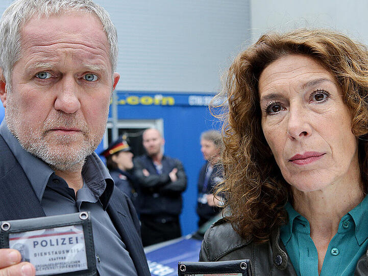 "Tatort: Gier": Die Mitarbeiterin einer Chemiefabrik ist tot - das Wiener Team ermittelt