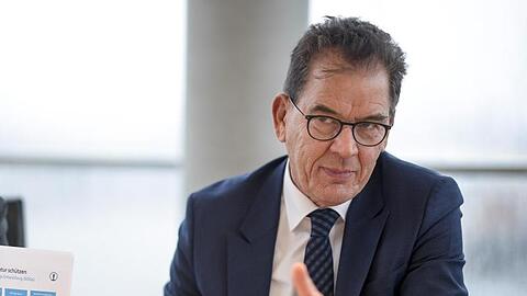 Bundesentwicklungsminister Gerd Müller mahnt Hilfe für den Sudan an: "Wichtig wäre es, dass wir europäisch gemeinsam auftreten und nicht wieder jeder sein Einzelangebot abgibt.".