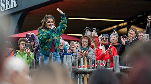 Die Schauspielerin und S&auml;ngerin Ronja Forcher sang "Herzensmensch".