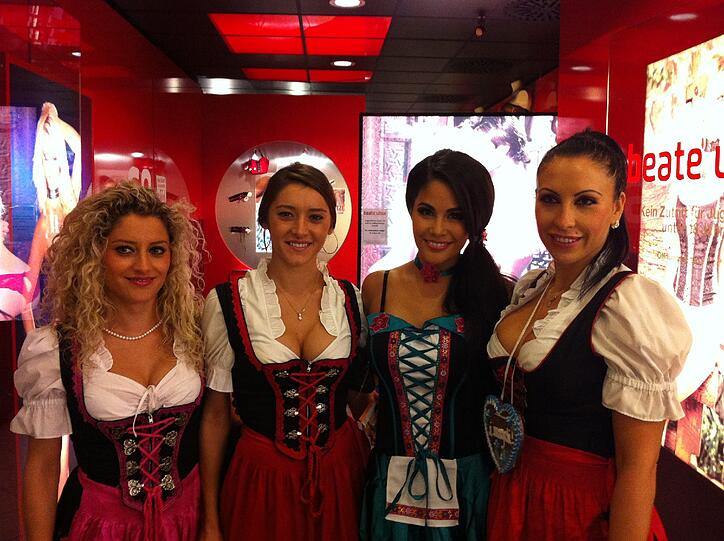 Sexy Mia Gray hat sich im Beate Uhse-Shop umgesehen. Hier gibt's die Bilder!