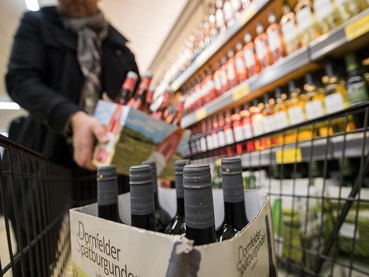 Mehr Orientierung durch eine "Herkunfts-Pyramide": Ganz oben stehen Weine aus einzelnen Weinbergslagen, ganz unten steht Landwein aus Deutschland, ohne genauere Herkunftsangaben (Symbol).