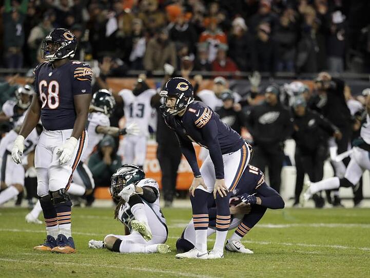 Bears-Kicker Cody Parkey (M.) war nach seinem verschossenen Field Goal geknickt.