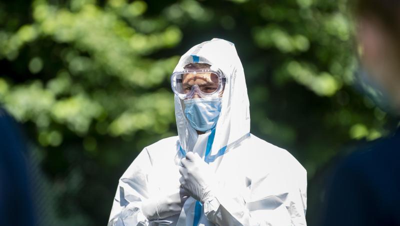 Im Kreis Gütersloh werden Bürger in Quarantäne besucht und getestet. Im Kreis Gütersloh werden Bürger in Quarantäne besucht und getestet.