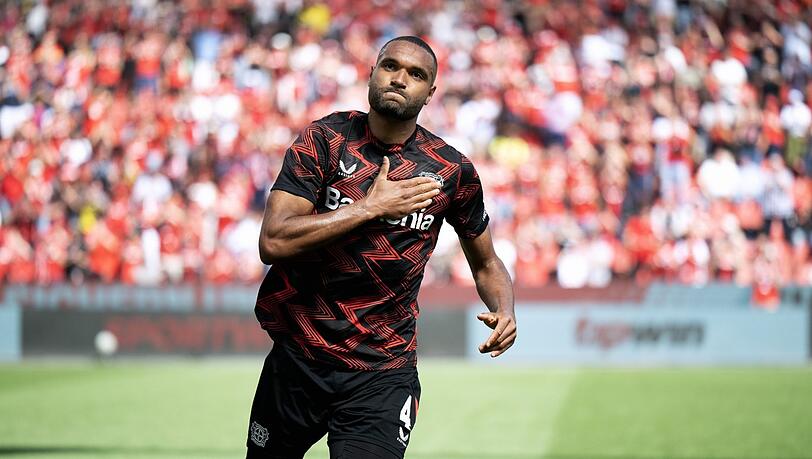 Jonathan Tah wurde am Sonntag bei seinem letzten Heimspiel in Leverkusen verabschiedet.