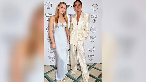 Harper Seven und Mutter Victoria Beckham bei einem Event. Das jüngste Beckham-Kind feiert heute den 14. Geburtstag.