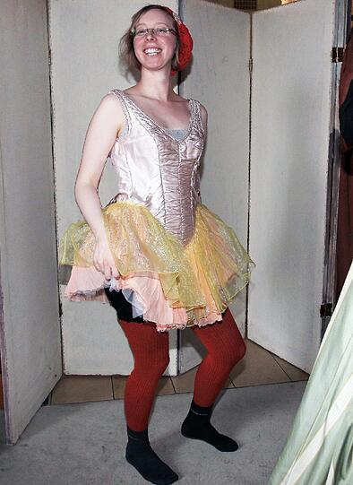 Barbara Jesch, 25, Angestellte: "Ich gehe selten zum Fasching.Aber heuer bin ich hierhergekommen, um ein Kostüm zu suchen. Und damit werde ich auf dem Marienplatz mal ganz toll Fasching feiern".