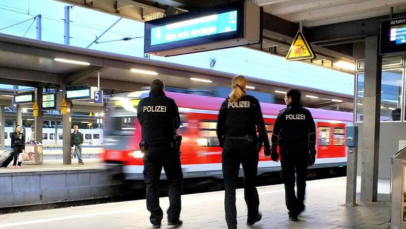Eine Streife der Bundespolizei am Ostbahnhof (Symbolbild). Eine Streife der Bundespolizei am Ostbahnhof (Symbolbild).