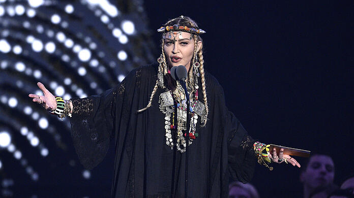 Die Sängerin Madonna fällt immer wieder mit besonderen Auftritten auf. (Archivbild)