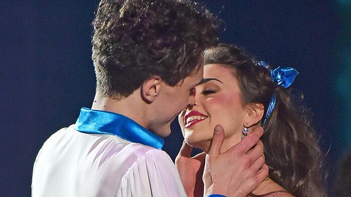 Unter anderem Szenen wie dieser Beinahe-Kuss sorgten für viele Gerüchte: Ekaterina Leonova und Timon Krause bei "Let's Dance".