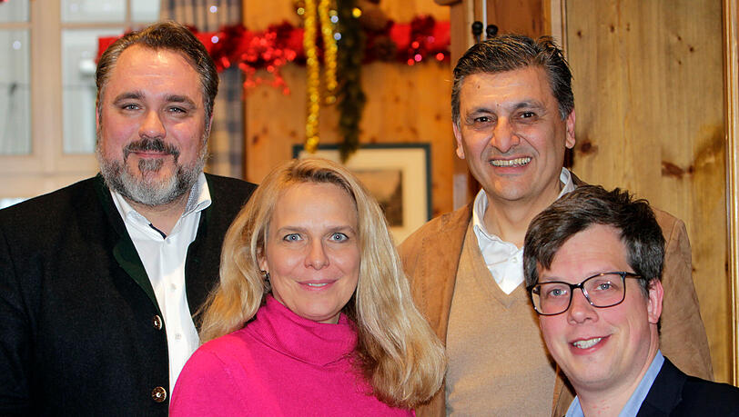 Diese vier Liberalen treten in München an. Von links: Daniel Föst (Norden), Julika Sandt (Süden), Mahmut Türker (Osten) und Lukas Köhler (Westen). Wenn es die FDP über die Fünf-Prozent-Hürde schafft, haben Köhler und Föst gute Chancen, wieder ins Parlament einzuziehen.