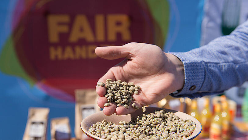 Gemessen an den Gesamtausgaben der Bundesbürger für Lebensmittel bleiben Fairtrade-Angebote ein Nischensegment. Gemessen an den Gesamtausgaben der Bundesbürger für Lebensmittel bleiben Fairtrade-Angebote ein Nischensegment.