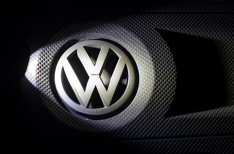 Weitet sich die Volkswagen-Krise weiter aus? Jetzt bemängeln die Ermittler auch die 3-Liter-Motoren des Autobauers.