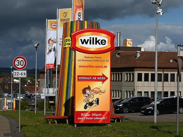 Blick auf die Produktionsgebäude des Fleischherstellers Wilke Wurstwaren.