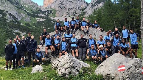 Aufstieg, Teil 1: Die Löwen im Trainingslager auf einer Bergtour. Teil 2 soll auf dem Rasen folgen - gegen jeden Widerstand.
