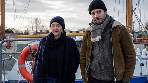 "Solo für Weiss: Gefährliche Gewässer": Nora Weiss (Anna Maria Mühe) und Ben Salawi (Camill Jammal) ermitteln am Hafen.
