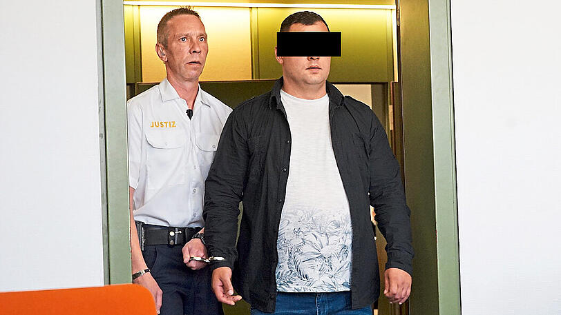 Hörte Stimmen: Piotr K. (33).