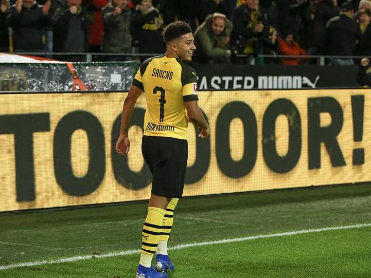 Dortmunds Torschütze Jadon Sancho feiert seinen Treffer zum 1:0 gegen Mönchengladbach.
