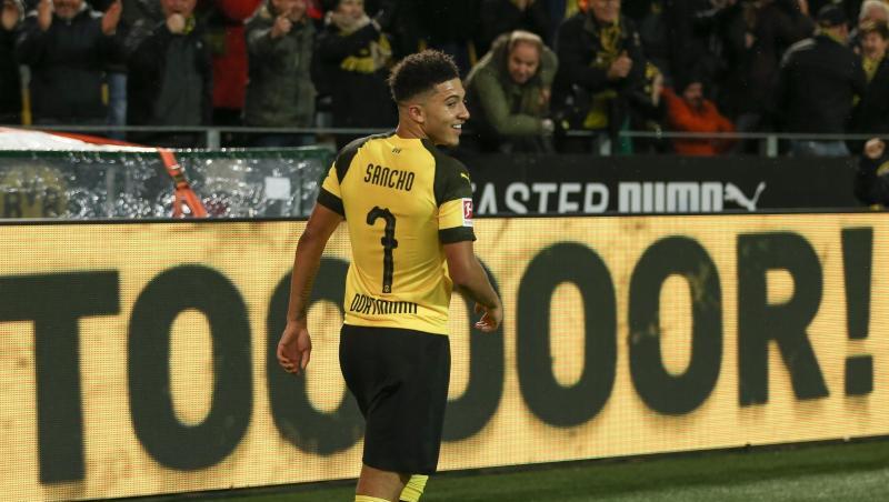 Dortmunds Torschütze Jadon Sancho feiert seinen Treffer zum 1:0 gegen Mönchengladbach. Dortmunds Torschütze Jadon Sancho feiert seinen Treffer zum 1:0 gegen Mönchengladbach.