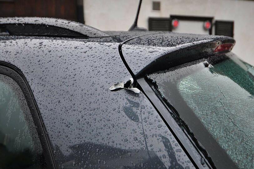 Ein Jäger und mutmaßlicher Wilderer richtet sein Gewehr auf der Flucht gegen Menschen. Vier Menschen sterben in Österreich. Die Polizei ist trotz Spezialeinheit von der eskalierten Situation mindestens überrumpelt.
