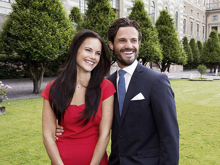 Überglücklich geben Sofia Hellqvist und Prinz Carl Philip ihre Verlobung bekannt