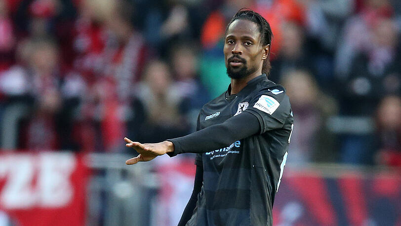 Abdoulaye Ba war schon nach wenigen Spielen der unumstrittene Abwehr-Chef der Löwen. Abdoulaye Ba war schon nach wenigen Spielen der unumstrittene Abwehr-Chef der Löwen.