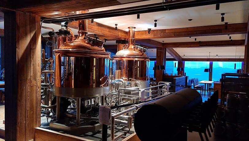 Die Brauerei und Brennerei - das Landratsamt Garmisch-Partenkirchen sagt, sie sei nicht genehmigt. Die Brauerei und Brennerei - das Landratsamt Garmisch-Partenkirchen sagt, sie sei nicht genehmigt.