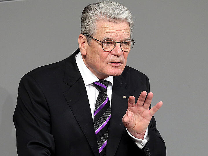 Letztes Jahr forderte der Bundespräsident, "den Einsatz militärischer Mittel als letztes Mittel nicht von vornherein zu verwerfen"
