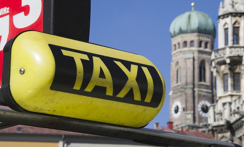 Die Taxlerin ist am hellichten Tag überfallen worden. (Symbolbild)