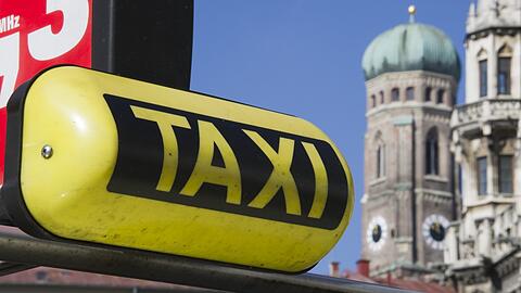 Die Taxlerin ist am hellichten Tag überfallen worden. (Symbolbild)