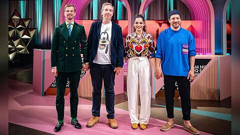 Joko Winterscheidt, Olli Schulz, Nilam Farooq und Fahri Yardim im Studio von "Wer stiehlt mir die Show?".