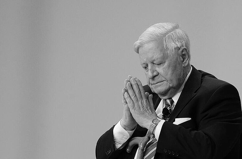 Alt-Bundekanzler, Helmut Schmidt, ist im Alter von 96 Jahren gestorben.