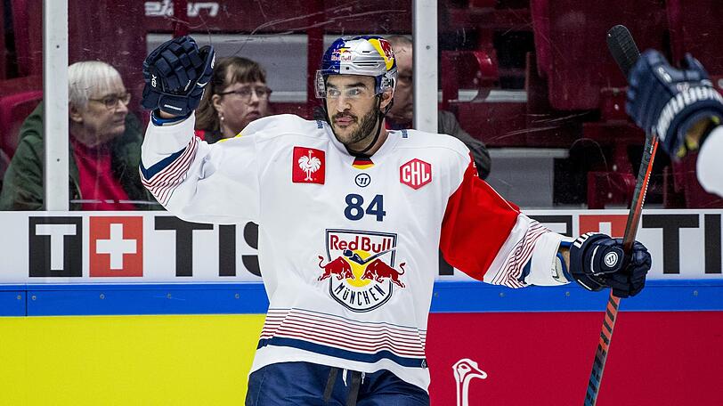 EHC Red Bull München. Der Münchner Spieler Trevor Parkes jubelt über sein Tor.