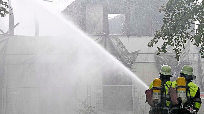Rund 100 Feuerwehrleute waren im Einsatz.