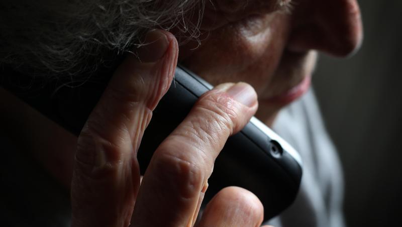 Eine 85-Jährige wollte eigentlich ihrer Tochter helfen. Doch am Telefon waren Betrüger. (Symbolbild)