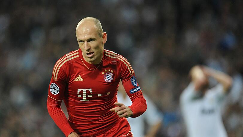 Der FC Bayern muss weiter auf die Genesung des Flügelstürmers Arjen Robben warten. Beim Test in Heimstetten gegen Unterhaching konnte Robben nicht auflaufen. Der FC Bayern muss weiter auf die Genesung des Flügelstürmers Arjen Robben warten. Beim Test in Heimstetten gegen Unterhaching konnte Robben nicht auflaufen.