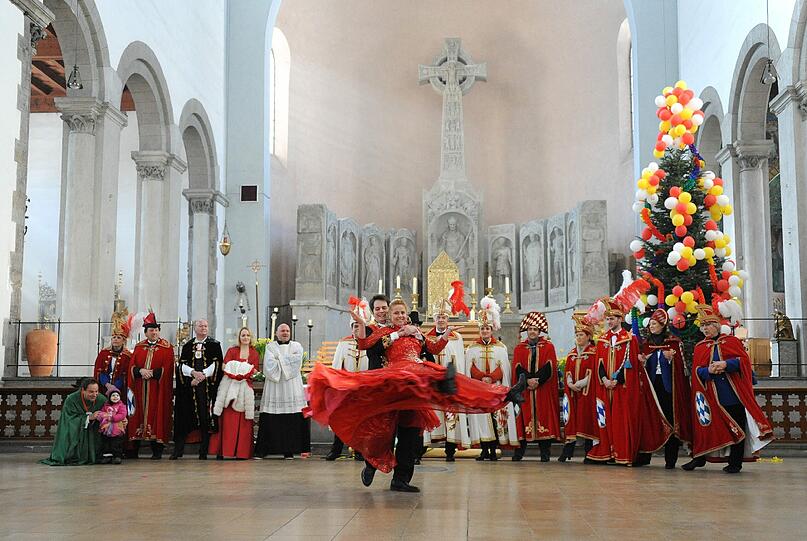 Fasching im Kreise der Kirche. Die Bilder von der Pfarrgemeinde St.Maximilian mit Pfarrer Rainer Maria Schießler