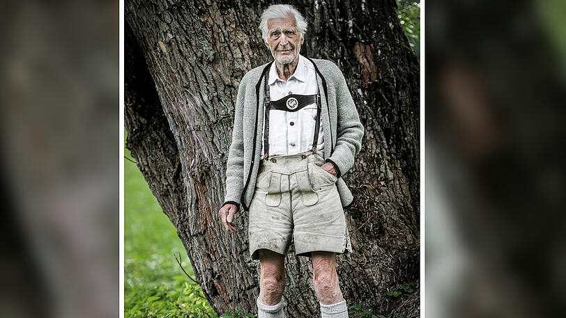 Am Sonntag eröffnet die Ausstellung über Karl Stankiewitz. Die im Bild gezeigte Lederhose ist ein Dokument der Zeitgeschichte; sie liegt im Haus der Bayerischen Geschichte.