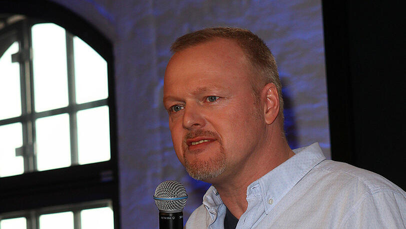 Stefan Raab moderiert jährlich den Song Contest in Deutschland Stefan Raab moderiert jährlich den Song Contest in Deutschland