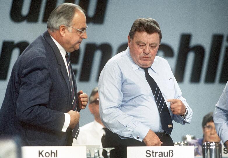 Franz Josef Strauß (r.) und sein ewiger Konkurrent, Helmut Kohl.