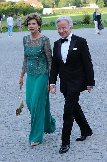 Am Samstag auf Schloss Nymphenburg: Fürst Albrecht zu Oettingen Spielberg mit Frau Fürstin Angela