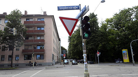 Die Unfallstelle an der Ecke Implerstraße und Wackersberger Straße.