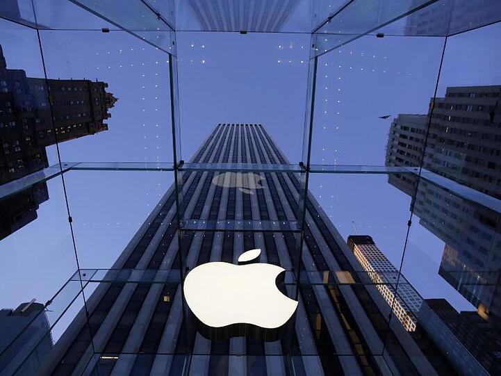 Mit dem Deal werden rund 2200 Mitarbeiter von Intel zu Apple wechseln.