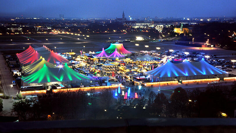Das Winter-Tollwood findet in diesem Jahr vom 24. November bis zum 31. Dezember statt - an Silvester gibt es traditionell eine Party und Gala. (Archivbild) Das Winter-Tollwood findet in diesem Jahr vom 24. November bis zum 31. Dezember statt - an Silvester gibt es traditionell eine Party und Gala. (Archivbild)