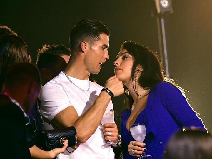 Model Georgina Rodriguez mit Cristiano Ronaldo im Publikum bei den MTV Europe Music Awards 2019.