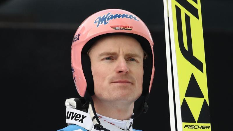 Severin Freund, Skispringer aus Deutschland, schaut nach dem 1. Durchgang auf die Anzeigetafel. Foto: Daniel Karmann/dpa Severin Freund, Skispringer aus Deutschland, schaut nach dem 1. Durchgang auf die Anzeigetafel. Foto: Daniel Karmann/dpa