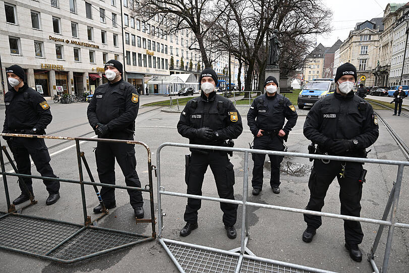 Weitere Bilder vom Siko-Aufbau.