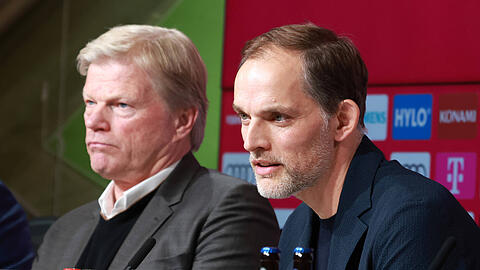 Vorstands-Boss Oliver Kahn (li.) und Bayern-Trainer Thomas Tuchel halten zusammen.